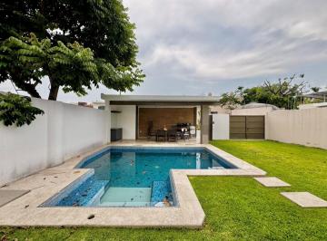 Casa · Casa en Residencial con Alberca, Jacuzzi y 4 Recamaras en Lomas de Jiutepec