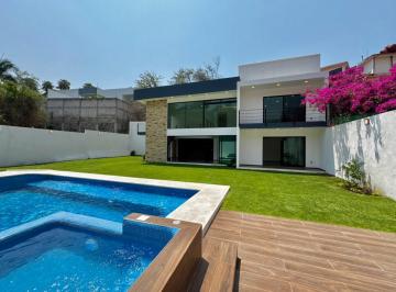 Casa · 4 Recámaras · 4 Estacionamientos · Estrena Residencia en Frac Burgos de Cuernavaca con Amplio Jardin y Alberca