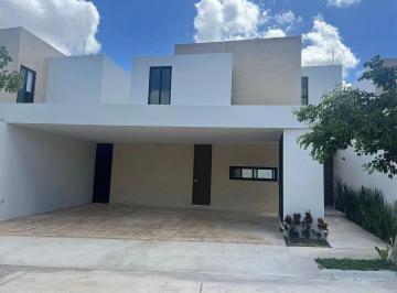 1 · Casa en Venta en Privada en Temozón Norte Merida