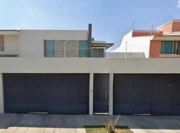 Casa de 4 habitaciones, Zapopan · Venta de Casa en Fraccionamiento Bugambilias, Zapopan, Jalisco.