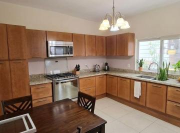 Casa de 4 habitaciones, Guadalajara · Casa en Venta Cerca del Parque Rojo