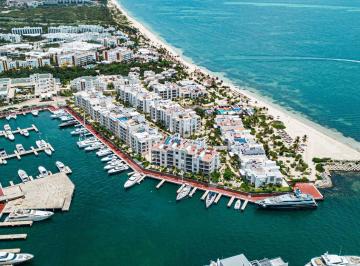 Departamento · 218m² · 2 Recámaras · 2 Estacionamientos · Departamento Frente Al Mar con Marina y Golf en Venta en Cancun