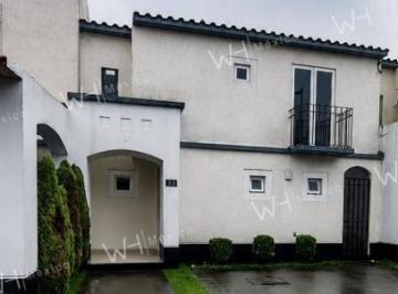 Casa · 2 Estacionamientos · Renta en Hacienda Santa Maria, San Meteo Atenco, Estado de México