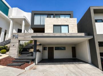 1 · Exclusiva Residencia en Renta en Laderas Caranday | 4 Recámaras | Jardín y Terraza Privada.