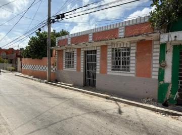 Casa · 131m² · 2 Recámaras · Se Vende Casa con Amplio Terreno en El Tradicional Barrio de Santa Ana, Campeche