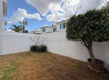 Casa en condominio de 3 habitaciones, Querétaro · Casa en Renta en Juriquilla Santa Fe | 3 Recámaras | Jardín Privado