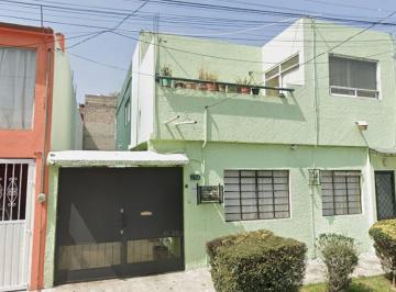 Casa de 4 habitaciones, Azcapotzalco · Casa en Venta en Calle Texcoco #284