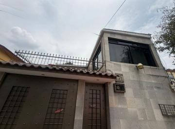 Casa de 4 habitaciones, Naucalpan de Juárez · Venta Casa en Satelite Circuito Cronistas, Naucalpan Estado de México.