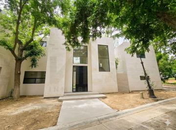 Casa de 4 habitaciones, Saltillo · Casa en Venta – Residencial San Alberto
