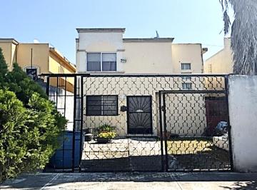 Casa de 2 habitaciones, Ciénega de Flores · Casa de Dos Niveles con Superficie de Terreno de 90 m² con 2 Recámaras en Venta en Villas de Alcalá