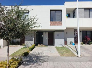 ef249078142e5af3f2db19e08e3030d723a1c31fa31af8d79302af4be373d30e · Casa en Venta en Alva Residencial, Zapopan