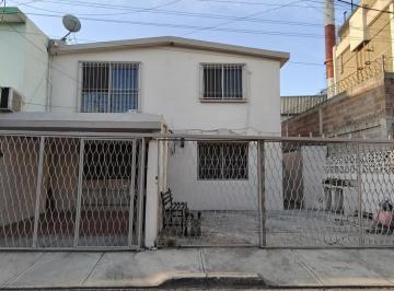 Casa · 161m² · 3 Recámaras · 2 Estacionamientos · Casa en Venta en Bernardo Reyes Dividida en 2 Depas Ideal Para Inversión