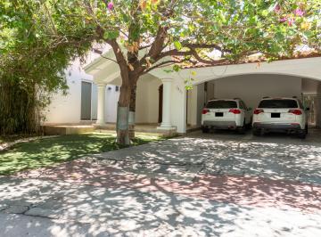 Casa en condominio de 4 habitaciones, Culiacán · Los Alamos. Culiacán