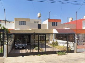 Casa de 4 habitaciones, Guadalajara · C. Bruno Moreno, Jardines Alcalde, Guadalajara, Jal.
