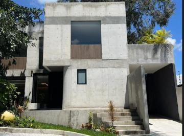 Casa de 3 habitaciones, Cuernavaca · Casa en Colonia Acapantzingo en Fraccionamiento con Vigilancia, Cuernavaca Morelos