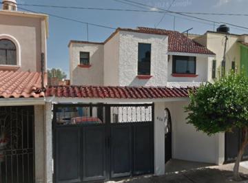 Casa de 4 habitaciones, Irapuato · Venta de Casa en Jardines de San Antonio, Irapuato, Guanajuato.