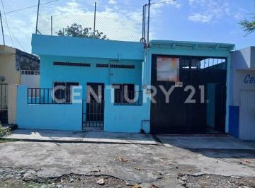 Casa · 148m² · 3 Recámaras · 1 Estacionamiento · Casa en Venta en San Isidro