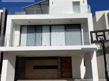Casa · 300m² · 4 Recámaras · 2 Estacionamientos · Casa en Maralto Residencial
