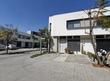 25c7ff07437019a855589636bb49920e064a2286155a35d0472b1167abb9d214 · Casa en Venta en La Bella Residencial