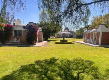 Casa de 5 habitaciones, Tequisquiapan · Casa con Más de 5 Mil m de Jardín en Remate.