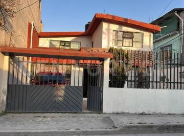 Casa · 154m² · 3 Recámaras · 1 Estacionamiento · Casa en Venta en San Lorenzo Tepaltitlan, Toluca, Edo. Mex.