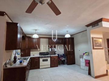 Casa · 171m² · 2 Recámaras · 4 Estacionamientos · Casa en Venta en Nombre de Dios