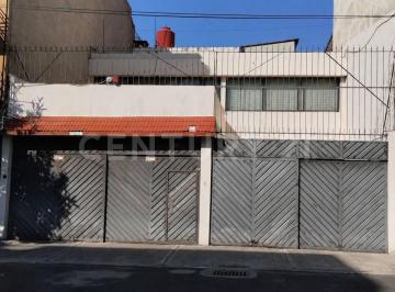 Casa · 302m² · 4 Recámaras · 4 Estacionamientos · Casa en Venta en Viaducto Piedad, Iztacalco, Cdmx.