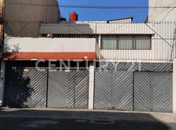 Casa · 302m² · 4 Recámaras · 4 Estacionamientos · Casa en Venta en Viaducto Piedad, Iztacalco, Cdmx.