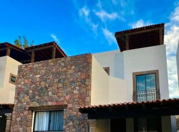 Casa en condominio · 240m² · 3 Recámaras · 2 Estacionamientos · Casa en Condominio - Villa de Los Frailes