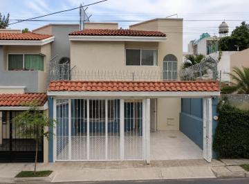 Casa de 3 habitaciones, Zapopan · Casa en Venta Valle de San Isidro