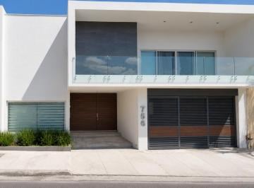 Casa de 5 habitaciones, Guadalupe · Venta de Casa en Guadalupe Nuevo Leon