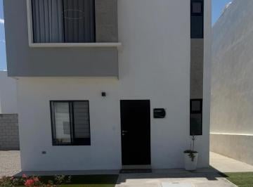 Casa · 90m² · 3 Recámaras · 2 Estacionamientos · Casa en Venta Modelo Ciprés en Pedregal del Valle, Torreon, Coah