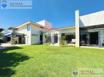 Casa · 633m² · 5 Recámaras · 3 Estacionamientos · Venta de Residencia en Paraíso Country Club, Emiliano, Zapata Morelos…clave 4714