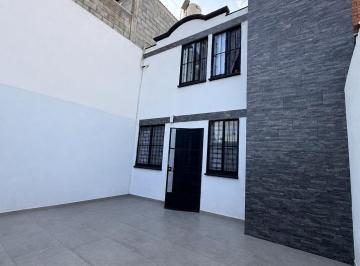 Casa de 3 habitaciones, Irapuato · Casa en Venta en Las Brisa, Completamente Remodelada.
