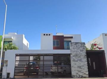 1 · Casa en Venta en Fraccionamiento Los Héroes Merida Yucatan