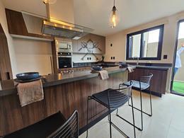 Casa · 177m² · 3 Recámaras · 2 Estacionamientos · Casa en Venta Lomas del Campanario Norte, 3 Recámaras con Baño Completo