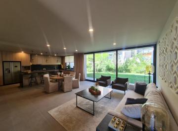 Casa · 270m² · 3 Recámaras · 3 Estacionamientos · Casa en Venta Altozano, Estacionamiento Techado 3 Autos, Acabados de Lujo.