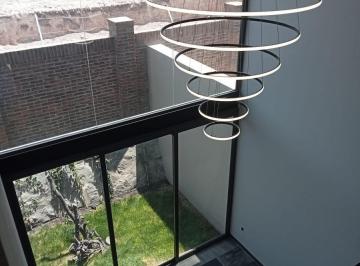 Casa · 272m² · 4 Recámaras · 3 Estacionamientos · Casa en Venta Altozano, Doble Altura, Acabados de Lujo
