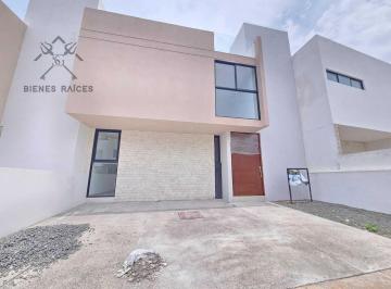 Casa · 196m² · 3 Recámaras · 2 Estacionamientos · Casa en Preventa El Refugio, Estudio, Roof Top, 196 m² de Construcción
