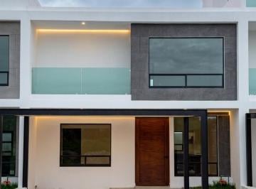 Casa · 150m² · 3 Recámaras · 2 Estacionamientos · Casa en Venta Meseta, Cochera Techada, Excelentes Acabados