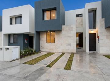 Casa · 127m² · 3 Recámaras · 2 Estacionamientos · Casa en Venta Zibata, 3 Recámaras, Espacios Pensados en Ti