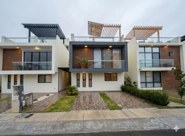 Casa · 220m² · 3 Recámaras · 2 Estacionamientos · Casa en Renta Zibata Amueblada, 3 Niveles, Terraza, Sala de Tv