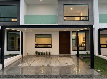 Casa · 175m² · 3 Recámaras · 2 Estacionamientos · Casa en Venta Meseta, Recámara Pb, Roof Garden, Cochera Techada, Sala de Tv