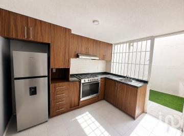 Casa · 88m² · 3 Recámaras · 1 Estacionamiento · Casa Remodelada en Fraccionamiento Privado Diego Rivera | Seguridad 24/7 | Cerca del Tec de Morelia