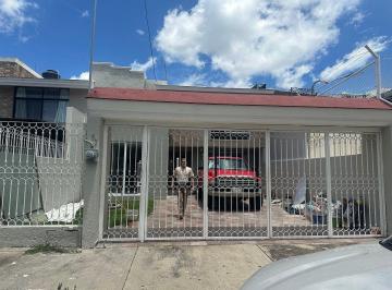 Casa de 4 habitaciones, Zapopan · Casa en Renta en Jardines de La Patria