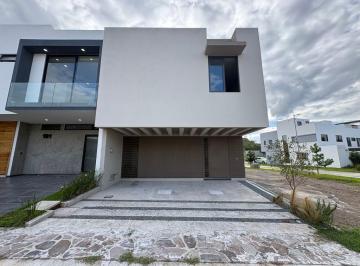 Casa en condominio · 196m² · 3 Recámaras · 2 Estacionamientos · Casa a Estrenar en Venta en Valle Imperial