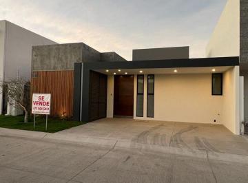 Casa de 3 habitaciones, León · Casa en Venta un Piso Lomas del Molino