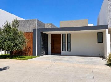 Casa de 3 habitaciones, León · Casa en Venta un Piso Lomas del Molino