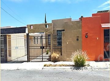 Casa de 2 habitaciones, Corregidora · Casa con 90 m² de Terreno y 2 Recámaras en Venta en Misión Candiles