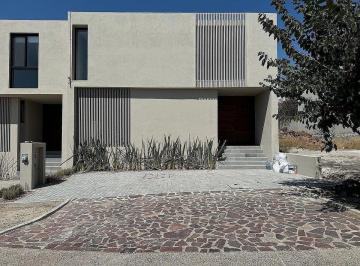 a72ef5fac0a1f2581b11ae72cc3a82a3d0048497017bfa66b0eeff5886079d49 · Casa en Renta Ubicada en Fraccionamiento Altozano